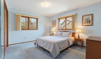 1823 Gramsie Rd, Arden Hills, MN 55112