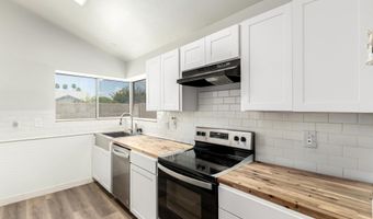 1214 W ESTRELLA Dr, Chandler, AZ 85224