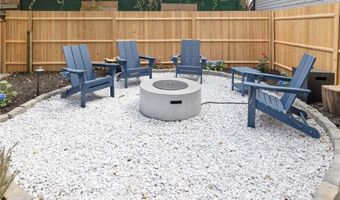 5 Tews Ct, Newport, RI 02840