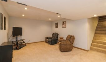 953 Robin Cir, Altoona, IA 50009