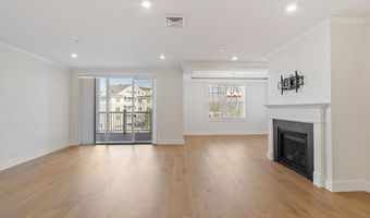 3 Longview Dr 305, Atkinson, NH 03811