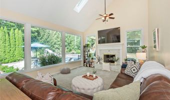 225 Linwood Ln, Aurora, OH 44202