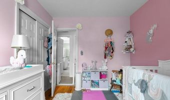 41 Perry Ave, Middletown, RI 02842