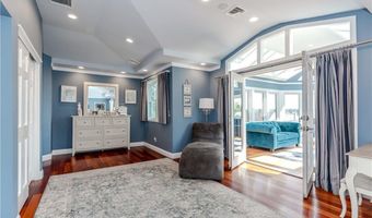 21 Crestwood Rd, Warwick, RI 02886
