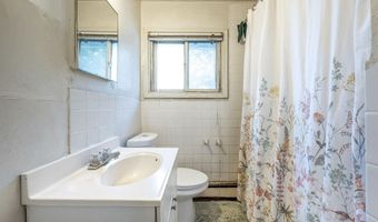 38 Somerset Rd E, Amityville, NY 11701