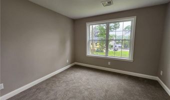 3 Sutcliffe Ave, Lincoln, RI 02865