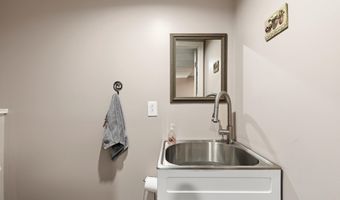 72 Louise St, Auburn, ME 04210