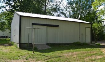 135 E Pine St, Albion, IL 62806