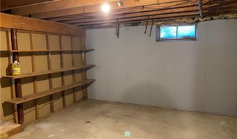 40 Aaron Ave Ave, Bristol, RI 02809