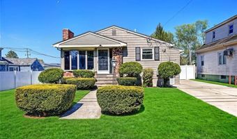 8 Ashby St, Johnston, RI 02919