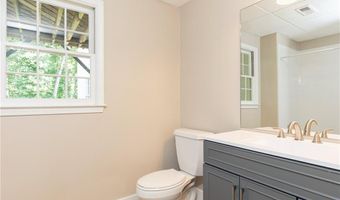 9360 Nesbit Lakes Dr, Alpharetta, GA 30022