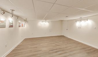 8806 FOX HILLS Trl, Potomac, MD 20854