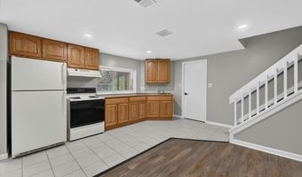 863 Woods Mill Rd, Ballwin, MO 63011