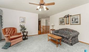 412 E Meadowlark Cir, Brandon, SD 57005