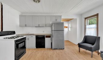 58 Grove St Ext, Branford, CT 06405