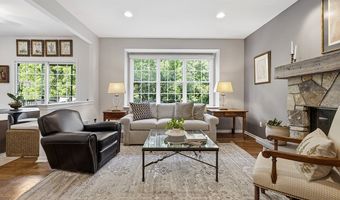 35 Lilac Ln, Danbury, CT 06810