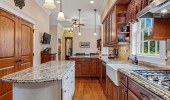 76 Edgelawn Rd, Asheville, NC 28804