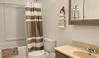 904 S Oak Ridge Dr, Aurora, MO 65605