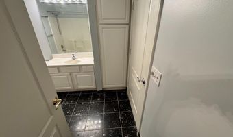 901 N MONROE St 313, Arlington, VA 22201