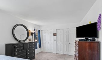 137 Point Of Woods Dr, Albany, NY 12203
