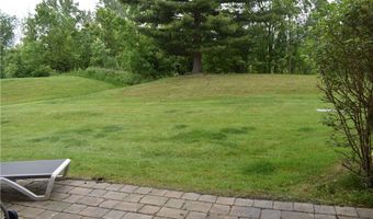10 Southcreek Ct B, Amherst, NY 14051