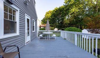 302 E Pasadena Pl, Bridgeport, CT 06610