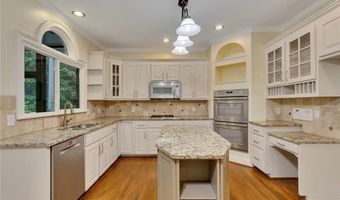 5035 Towne Lake Hls N, Woodstock, GA 30189