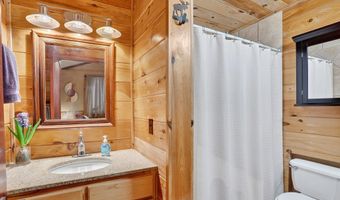 1026 Captain Ave, Aurora, MO 65605