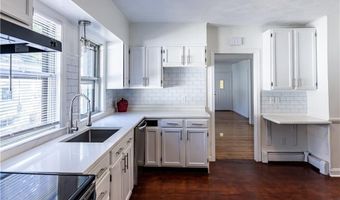 32 Sykes St, Warwick, RI 02886