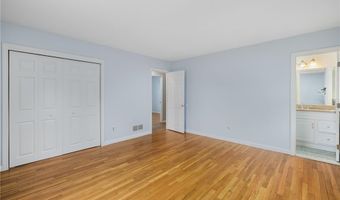 23 Algonquin Dr, Middletown, RI 02842
