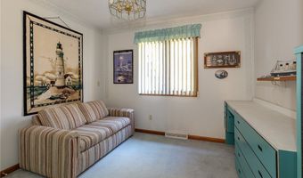 200 GREENTREE Cir, Aurora, OH 44202