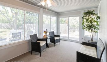 1942 Trail Ridge St, Arlington Heights, IL 60004