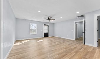 305 Crescent St, Aurora, MO 65605