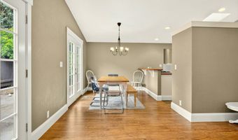 767 Twin Pines Cir, Ashland, OR 97520