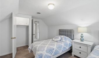 6 Lakewood Dr, Narragansett, RI 02882