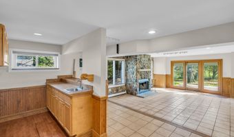 42 Crest Dr, Basking Ridge, NJ 07920