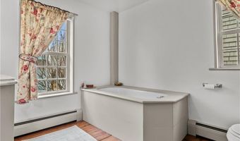 11 Cross St, Newport, RI 02840