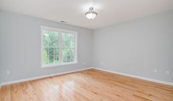 2 Oak Meadows Dr 102, Brookfield, CT 06804
