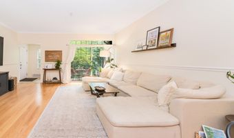 225 W Oakbrook Dr, Ann Arbor, MI 48103