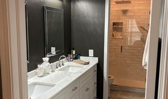 704 Elmwood Pt, Aurora, OH 44202