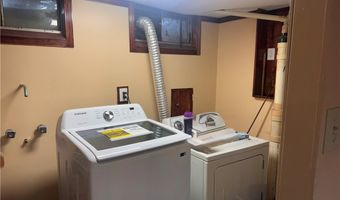 1921 Birch Trace Dr, Austintown, OH 44515