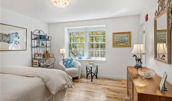 27 High St 2, Newport, RI 02840