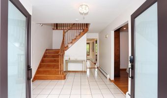 3 Larissa Ct, Airmont, NY 10952