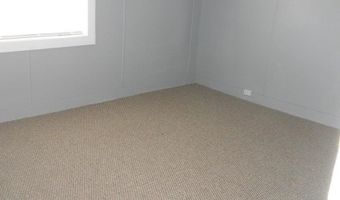 17 W Locust St, Aurora, MO 65605