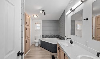 1806 S MOUNTAIN SHDW Ln, Cheyenne, WY 82009