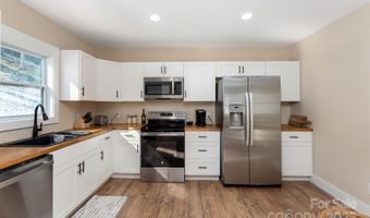 15 Eaglebear Dr, Asheville, NC 28806