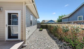 847 CARTER St, Bandon, OR 97411