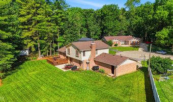 825 Queenswood Ct, Indianapolis, IN 46217