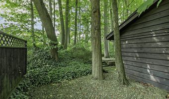 191 Parkview Dr, Aurora, OH 44202