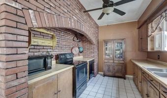 1418 Cleveland Ave, Baxter Springs, KS 66713